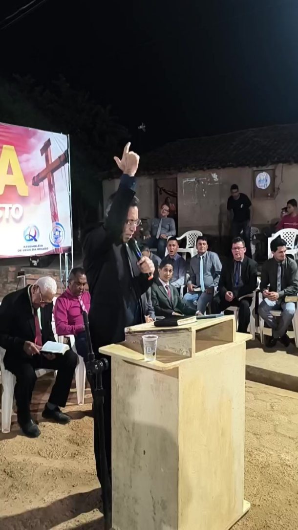 PASTOR FRANCISCO DE ASSIS MINISTRANDO NA CRUZADA MARANHÃO AOS PÉS DE CRISTO NO CAMPO CAITITU