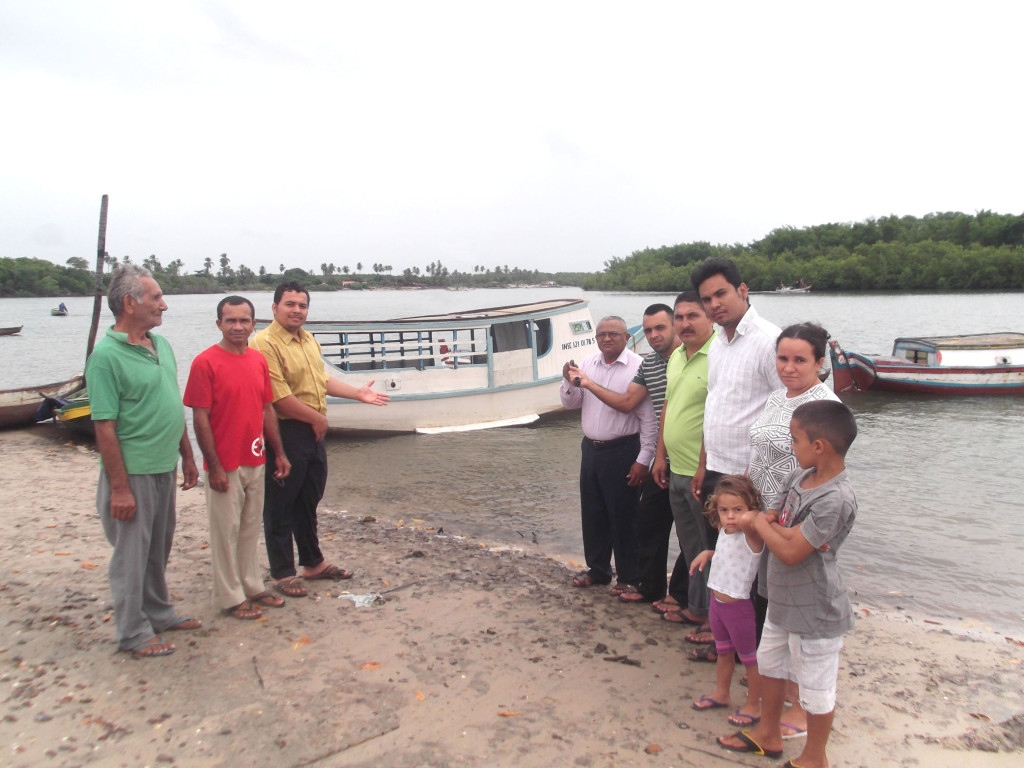 semadema entrega barco missionário  a Assembleia de Deus em Carrapatal