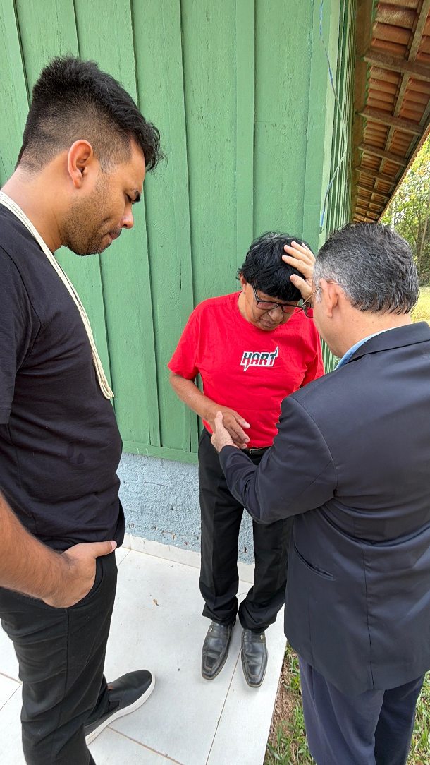 UMA EXPERIÊNCIA NA ALDEIA LAPETANHA

O Pastor Francisco de Assis compartilha sua experiência ao ministrar para o povo Suruí Paiter, na Aldeia Lapetanha.

Um momento marcado pela comunhão, pela presença de Deus e pela oportunidade de levar a Palavra ao coração do povo indígena.

Uma experiência que reforça a importância de continuar servindo, anunciando o Evangelho e cooperando para que a Palavra de Deus alcance cada vez mais vidas.