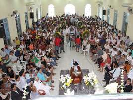 Cerimônia e cortejo fúnebre do pastor Antonio Meton Soares reuniu mais de 6 mil pessoas e teve mais de 10 horas de culto