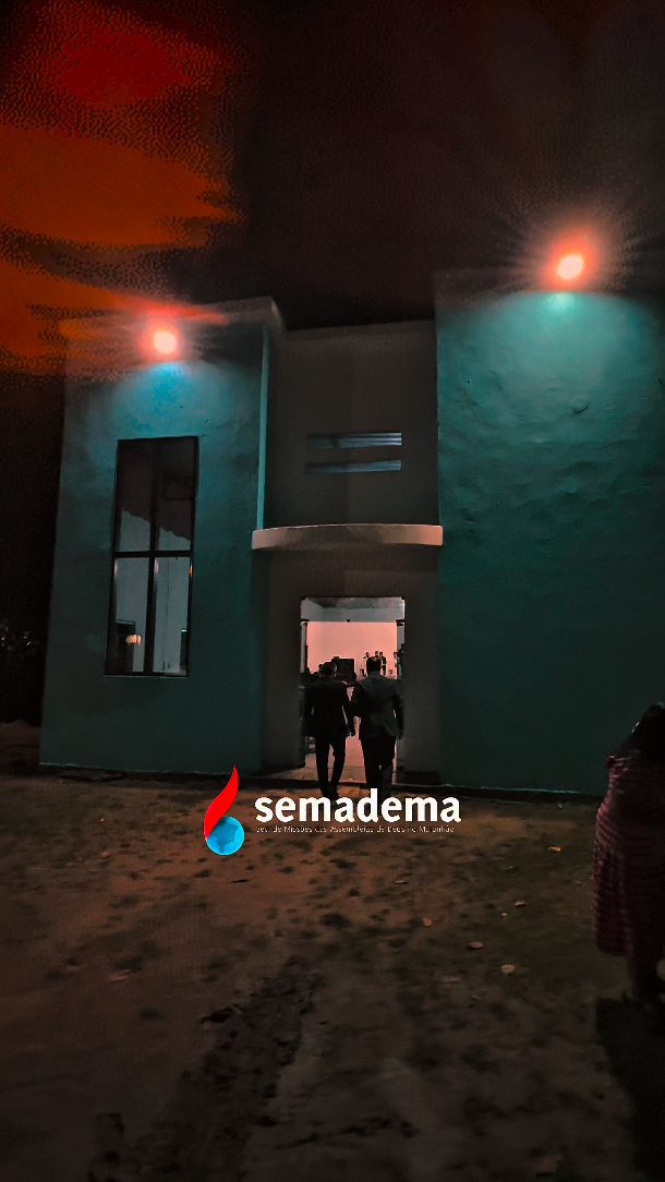 📍✨ ÁREA INDÍGENA CAMPO CANA BRAVA 

O Secretário Executivo da SEMADEMA, Pr. Francisco de Assis, esteve na Aldeia El Betel, localizada na Terra Indígena Cana Brava, para a realização de um culto de posse de novos obreiros nativos.

Durante a tarde, o pastor ministrou aos obreiros, destacando a importância do ministério e o zelo necessário com a obra do Senhor, fortalecendo e alinhando aqueles que foram chamados para servir no campo missionário.

A Assembleia de Deus local nos recebeu com grande honra. Expressamos nossa gratidão ao Pr. Wedison Cutrim  e a toda a igreja pela calorosa receptividade.

À noite, foi realizada a celebração de consagração, ocasião em que também foi anunciada a transição pastoral, com a saída do Pr. Wedison e a apresentação do Pr. Robson Prazeres, que assume como novo pastor do campo.

Estiveram presentes o líder da aldeia, cacique Edilson Guajajara , além dos obreiros e de toda a amada igreja local.

🙏 Um momento marcado pela presença de Deus, comunhão e avanço da obra missionária!

✨ A obra missionária segue avançando no Maranhão!
Semadema sempre em frente.

#Semadema #Missões #ÁreaIndígena #CanaBrava #AldeiaElBetel