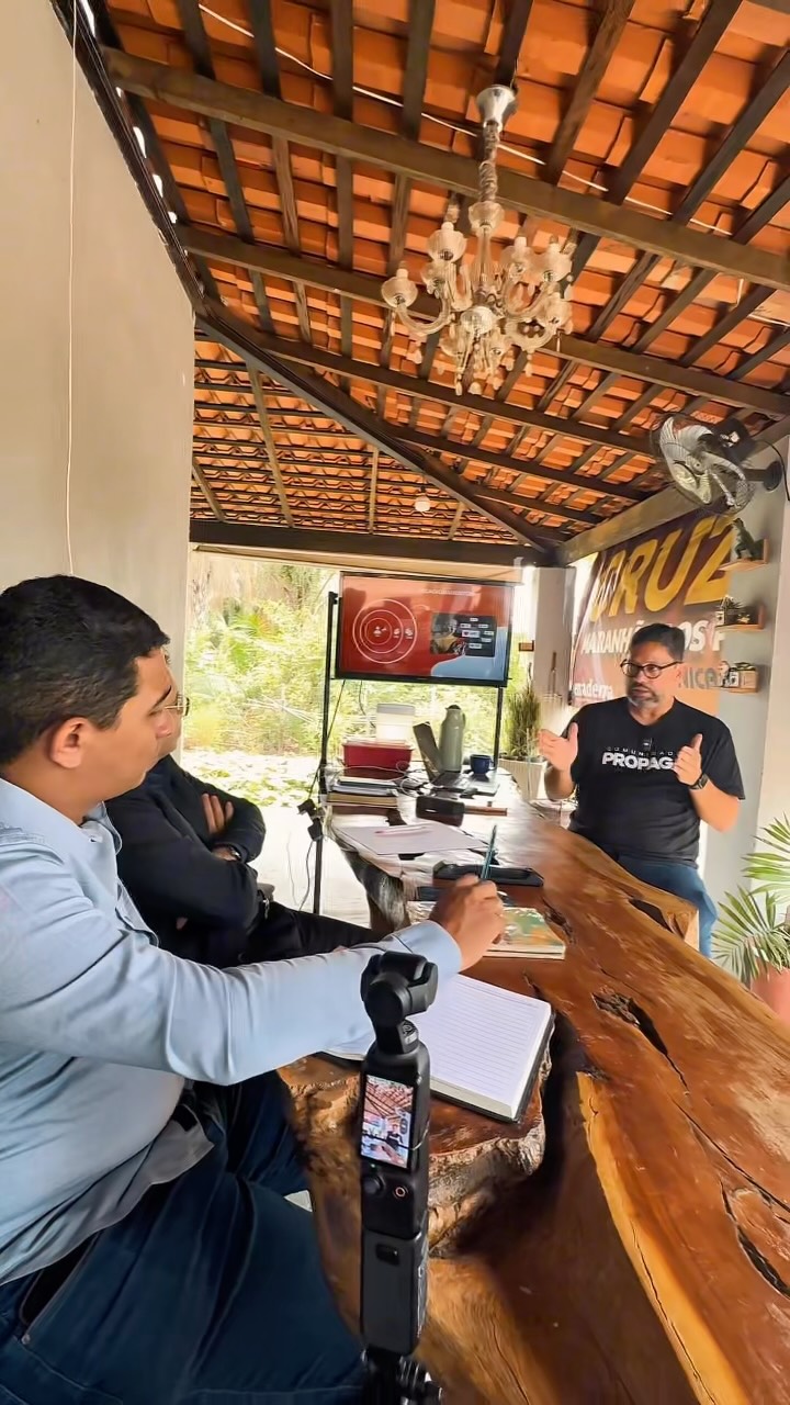 📖 Um dia para aprender, refletir e fortalecer a missão

Hoje foi dia de devocional e estudo com o missionário Carlinhos Senegal. 🇸🇳🌍

Um tempo precioso de comunhão, aprendizado e troca de experiências, colocando a Palavra de Deus no centro e renovando a nossa visão para a missão.

Momentos assim nos lembram que missões também são feitas de preparo, relacionamento, conhecimento e disposição para servir. 🙏🔥

 Que Deus continue levantando homens e mulheres comprometidos com o Evangelho e capacitados para cumprir o chamado onde quer que estejam.

 Seguimos juntos, servindo, aprendendo e avançando para que Cristo seja conhecido entre as nações!🌎❤️‍🔥

 @carlinhossenegal 
 @semadema.oficial