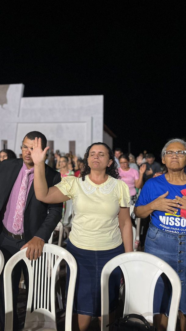 ✨ 4ª NOITE DA CRUZADA MARANHÃO AOS PÉS DE CRISTO – 3ª EDIÇÃO ✨

A Cruzada Maranhão aos Pés de Cristo segue avançando e levando a mensagem do Evangelho às comunidades do nosso estado. Sob a liderança do pastor José Agnaldo Santos e do coordenador geral, pastor João da Cruz, a obra continua crescendo com impacto espiritual e social.

📍 Caraíbas – São João do Soter
Na quarta noite, a ministração ficou por conta do pastor Emiliano, trazendo uma palavra de fé e renovação à população local e aos povoados vizinhos.

📊 Resultados do Dia – 16/11/2025
Povoados evangelizados:
• Caraíbas
• Jacarezinho
• Bacuri
• Brejinho

Relatório geral:
• Casas visitadas: 57
• Cultos relâmpagos: 10
• Pessoas evangelizadas: 120
• Decisões por Cristo: 22

Que o Senhor continue salvando vidas e alcançando corações através desta grande cruzada que segue firme pelo Maranhão! 🔥🙌