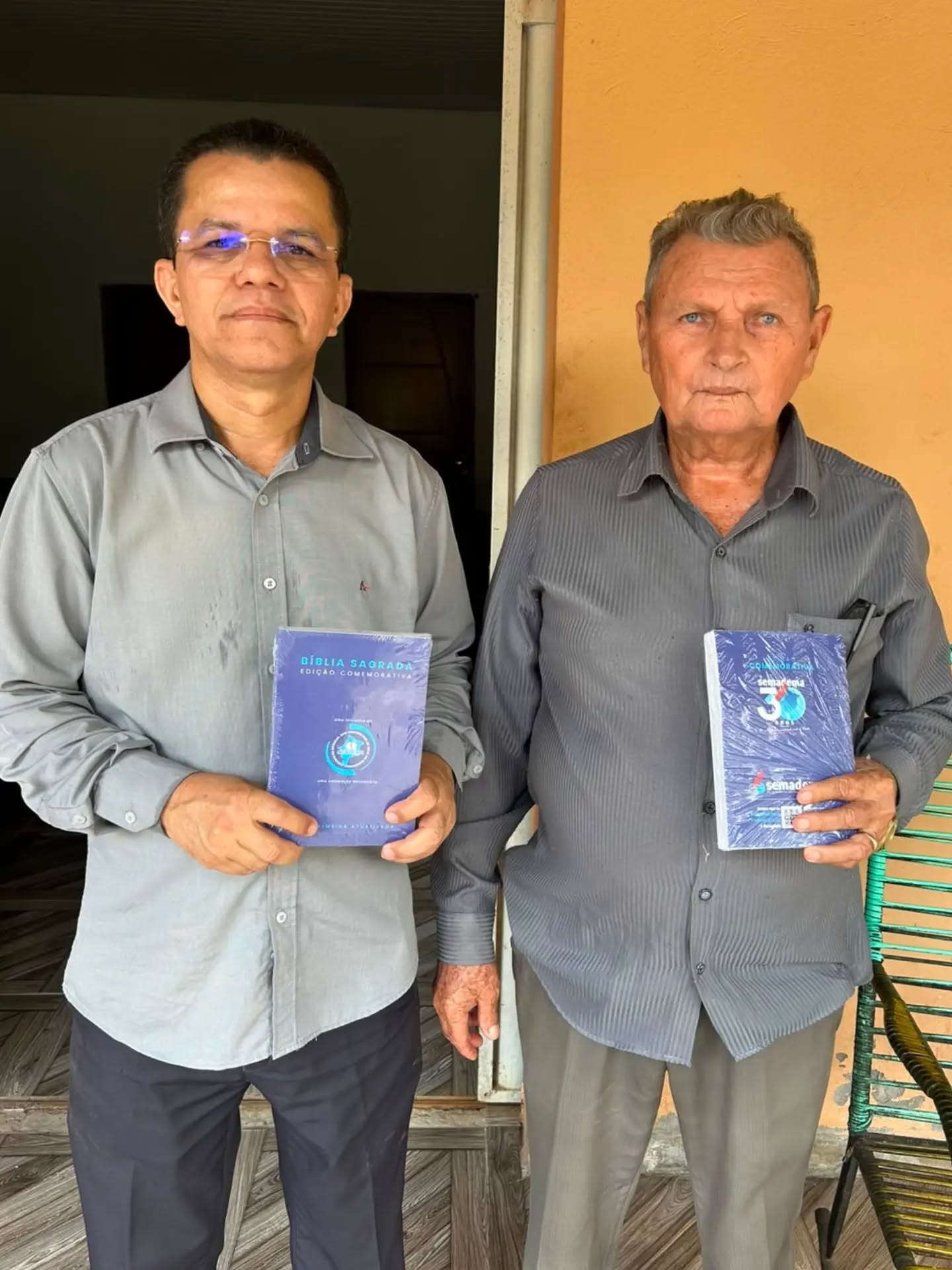 📖 Entrega da Bíblia de Edição Missionária em Nova Olinda

Em Nova Olinda, o Pr. Vicente Amorim Carvalho recebeu a Bíblia de Edição Missionária, uma iniciativa que faz parte das ações da SEMADEMA em incentivo à obra missionária.

Mais do que um exemplar, esta Bíblia representa o compromisso de levar a Palavra de Deus, fortalecer a visão missionária e incentivar a Igreja a continuar cumprindo sua missão.

A Palavra de Deus continua avançando, alcançando vidas e transformando histórias!