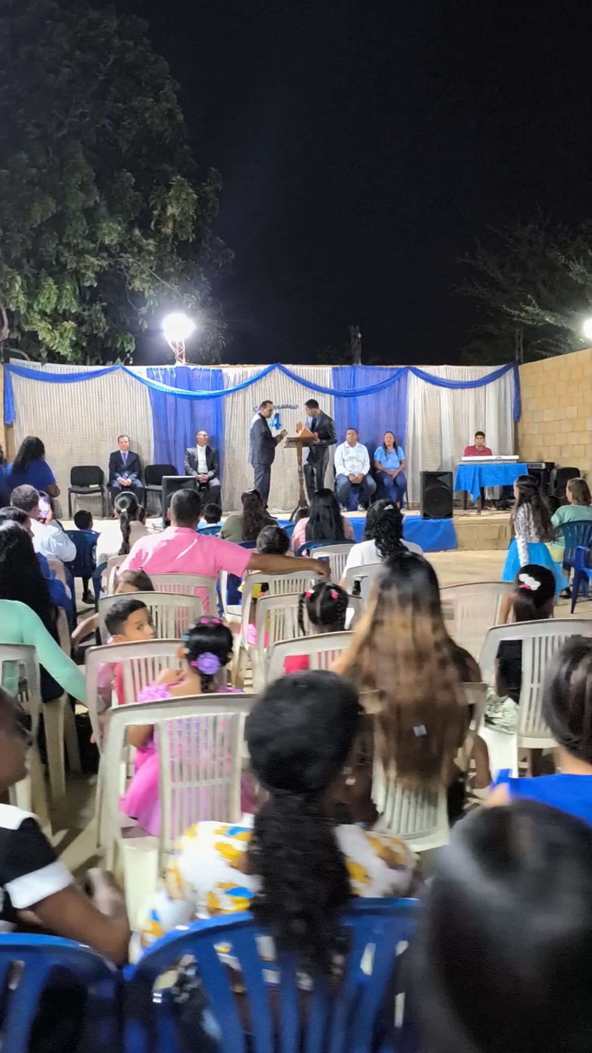 MISSÕES AVANÇANDO NA VENEZUELA 🇻🇪

As missões seguem caminhando e frutificando na Venezuela.
O Pr. Mateus Jucar e comitiva participaram da celebração do aniversário de 4 anos desse trabalho missionário, um momento marcado por gratidão a Deus por tudo o que Ele tem feito naquela localidade.

Seguimos orando para que o Senhor continue fortalecendo essa obra e alcançando muitas vidas através do Evangelho.