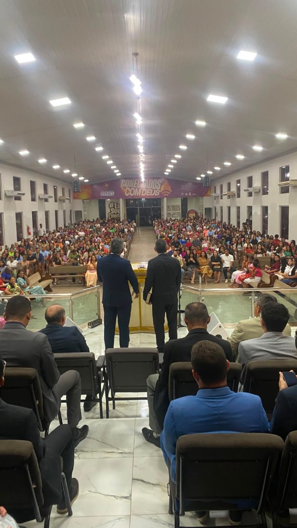 CONFERÊNCIA MISSIONÁRIA EM SANTA LUZIA

A Assembleia de Deus em Santa Luzia realizou a Conferência Missionária Chamados para Produzir Fruto, com a participação do Pastor Francisco de Assis, autor do livro Chamados para Produzir Fruto.

Foi um momento especial de comunhão, reflexão e despertamento para a obra missionária, fortalecendo a Igreja no compromisso de cumprir o chamado de Deus e produzir frutos para o Reino.

A igreja em Santa Luzia é presidida pelo Pastor Elidonio Carvalho.

Que o Senhor continue levantando uma igreja comprometida com missões e com a expansão do Evangelho!