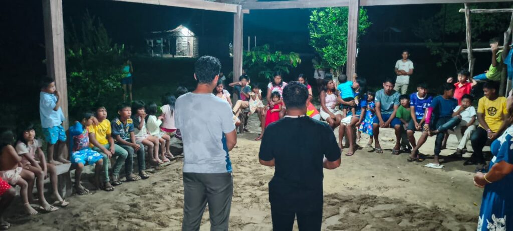 Primeiro culto em barracão missionário marca novo avanço do Projeto Pró-Indígenas da SEMADEMA na Aldeia Piquizeiro